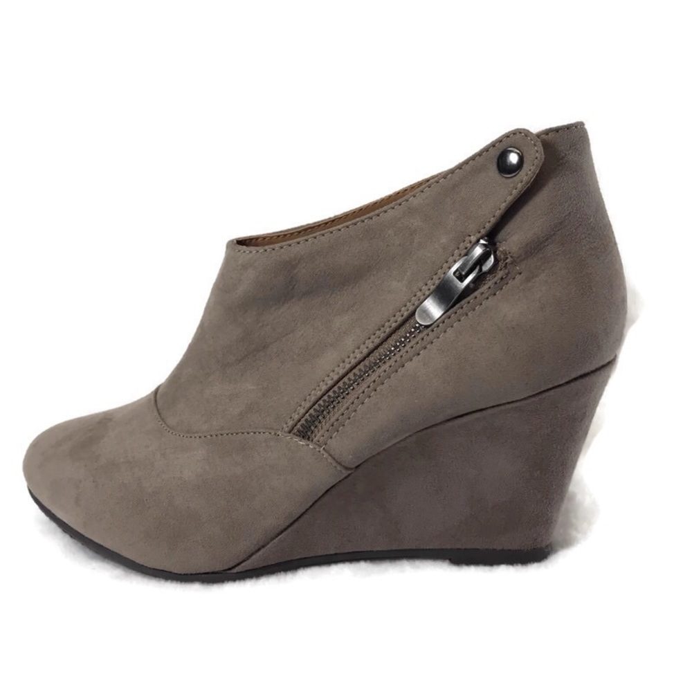 CL by Laundry Valerie booties in taupe suede